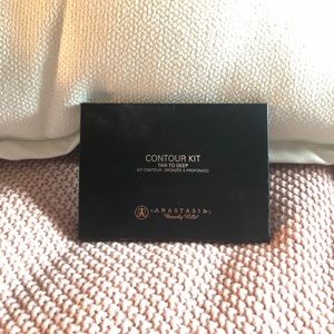 Anastasia contour kit: tan to deep